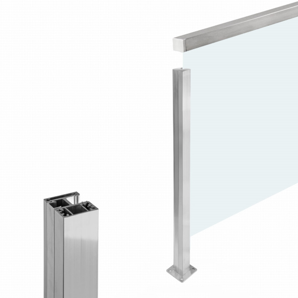 Sloupky s madlem umístěným na skle