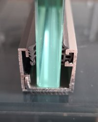 SPODNÝ PROFIL PRE SUCHÉ ZASKLIEVANIE V TVARE L-N